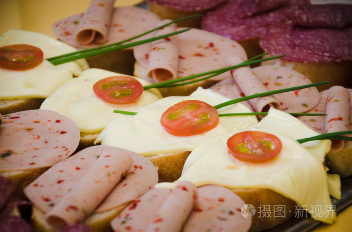 在托盘上的canapes