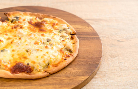 奶油蘑菇披萨