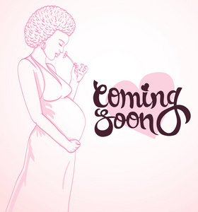 孕妇礼服的非洲裔美国人怀孕妇女准备为产妇。等待婴儿出生