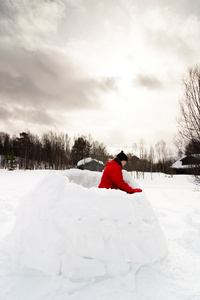 雪块砌成的圆顶小屋