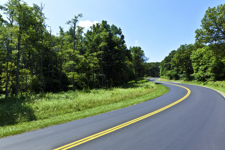 美丽的风景优美的乡村公路曲线