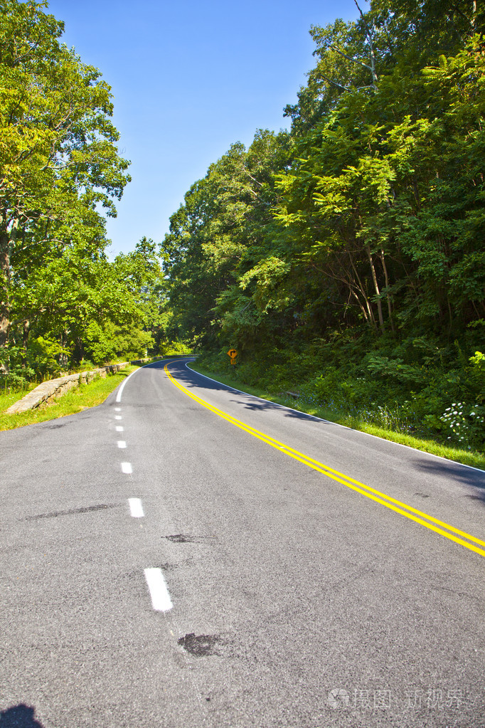 美丽的风景优美的乡村公路曲线