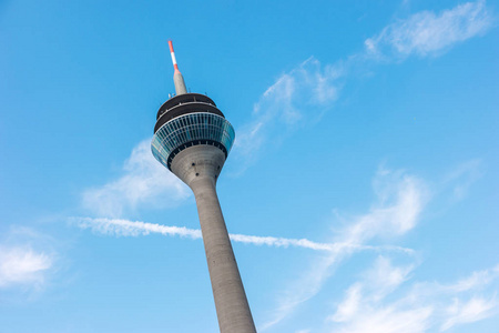 德国杜塞尔多夫塔 Rheinturm 的近观