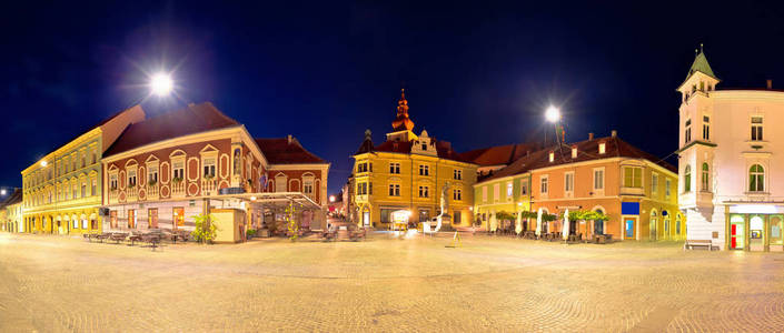 Ptuj 历史主广场全景夜观