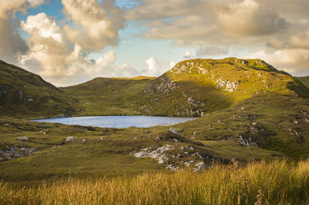 Slibh Liag, Co. 尼悬崖附近的一个湖泊