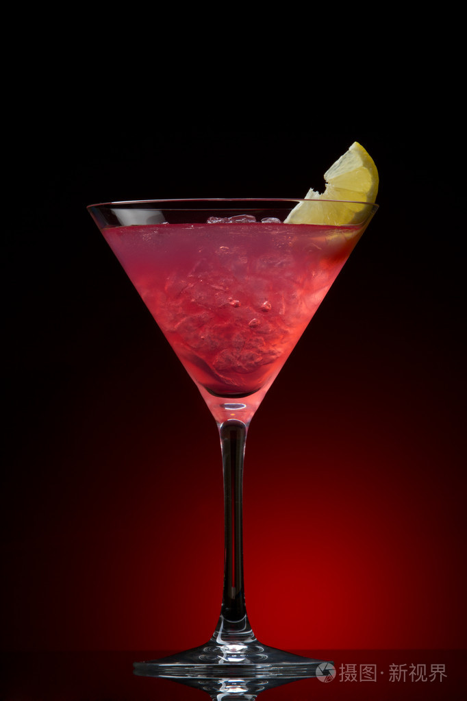 大都会鸡尾酒喝上一个蓝色渐变