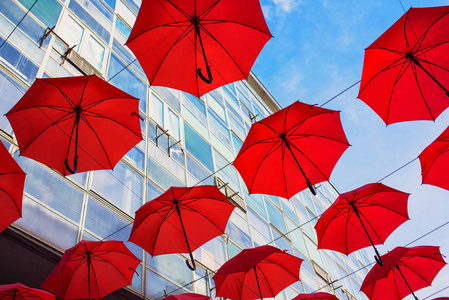 红色雨伞装饰图片