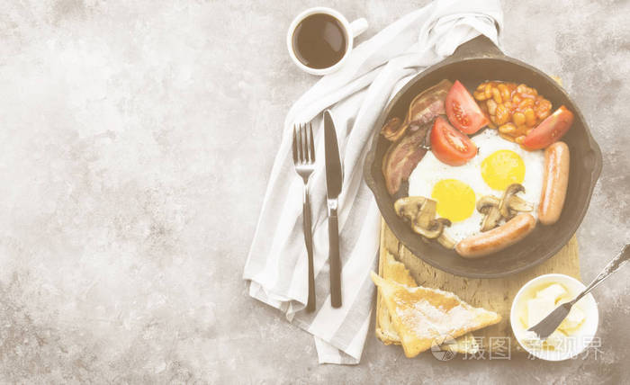 传统英语早餐培根, 香肠, 煎蛋, 汤姆