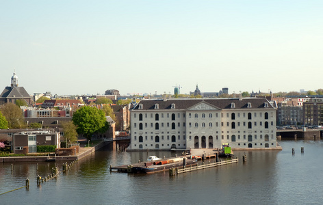 阿姆斯特丹运河和典型的房子。