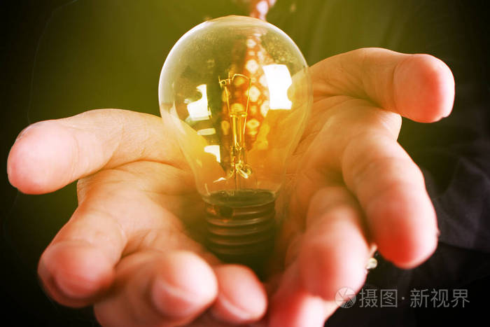 businessmans 手上的灯泡照片-正版商用图片02n0ya-摄图新视界