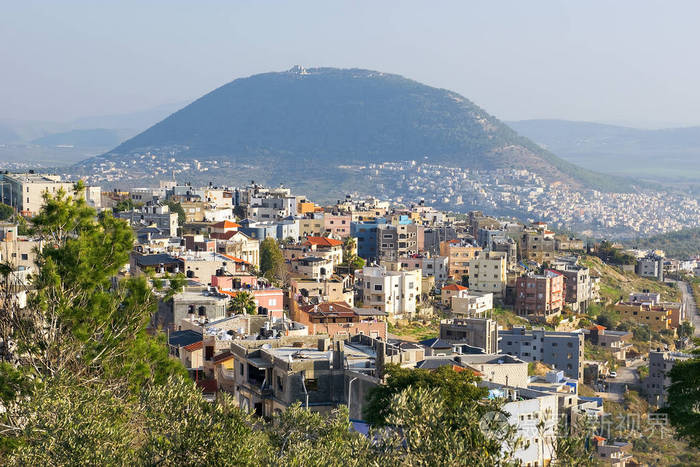 看圣经的山泊和阿拉伯村庄在其脚下, 邻里拿撒勒, 以色列