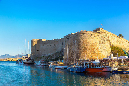 北塞浦路斯凯里尼亚城堡和海港