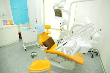哈萨克口腔科和牙科保健。牙医