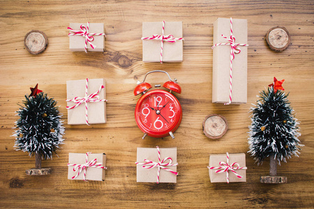 纸质礼品盒纸, 配有棕木松木, 圣诞快乐, 新年新概念, 有选择, 有软重点