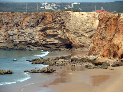 葡萄牙圣文森特和格林纳丁斯角附近的巨大悬崖海岸