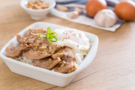 stirfried 猪肉配鸡蛋饭