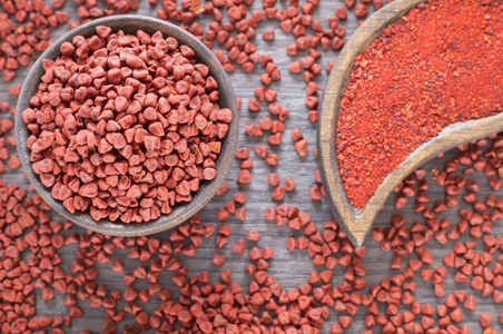 奥雷利亚纳胭脂树种子和粉 bixa 奥雷利亚纳照片