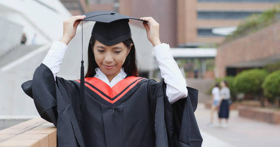 从大学毕业的女人