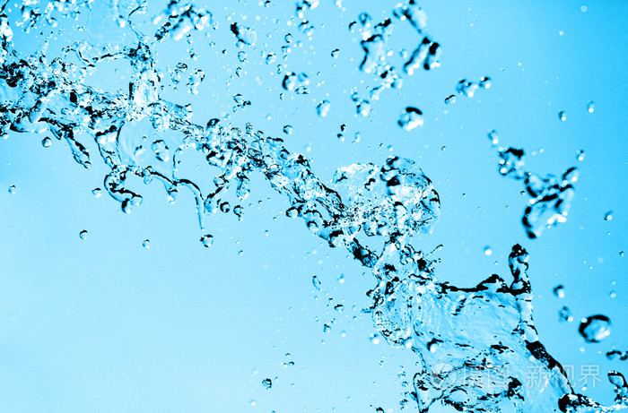 泼水