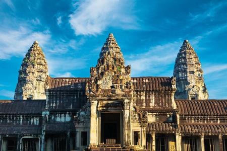 在柬埔寨吴哥窟寺庙前面观