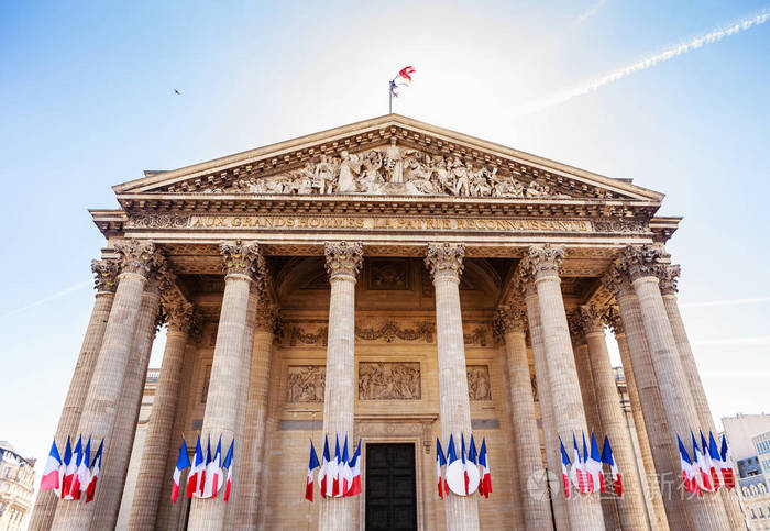 顶部的外立面的万神殿在巴黎法国