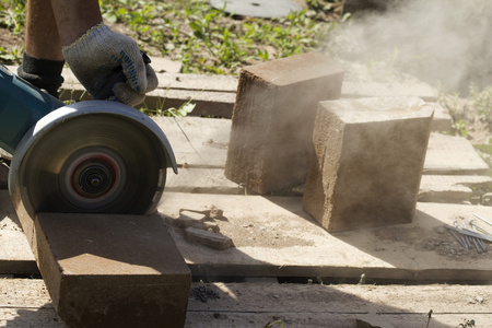 祖母绿切割石头图片