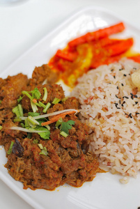 马来人素食，伦登鸡肉或羊肉米饭