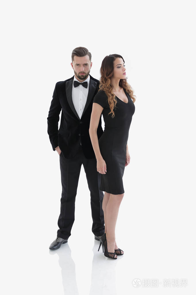 一对男女在画室里摆姿势拍照