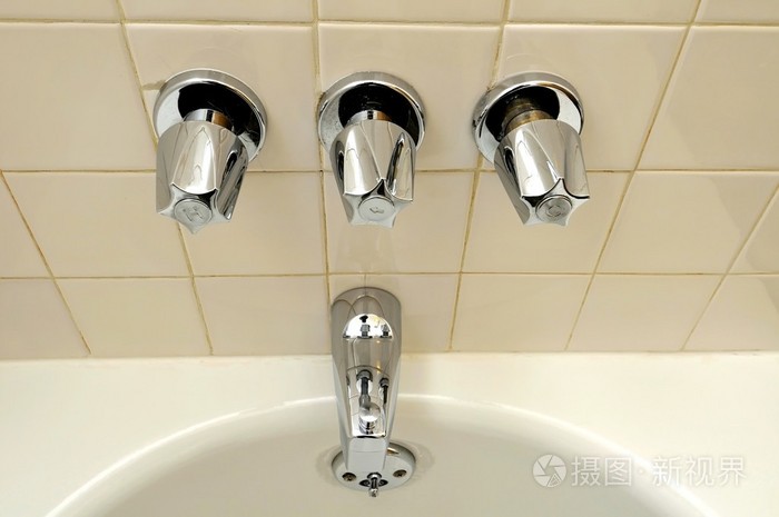 水龙头和旋钮的俯视图