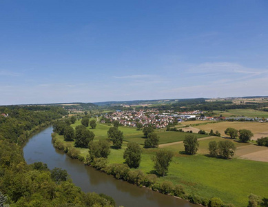 查看 Neckar 河对 Offenau, Neckartal, 巴登巴登符腾堡州, 德国, 欧洲, Publicground
