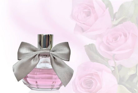 女用香水瓶蝴蝶结花卉背景中图片