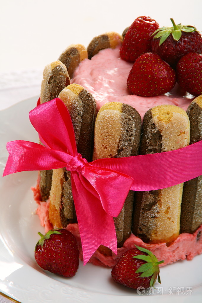 草莓奶油海绵蛋糕