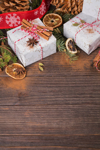 圣诞节背景与装饰品和礼品盒
