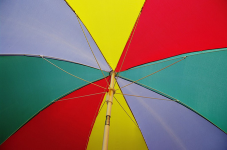 五颜六色的海滩伞