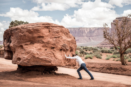 不可能的任务女孩推石头, 不可能 cocept照片