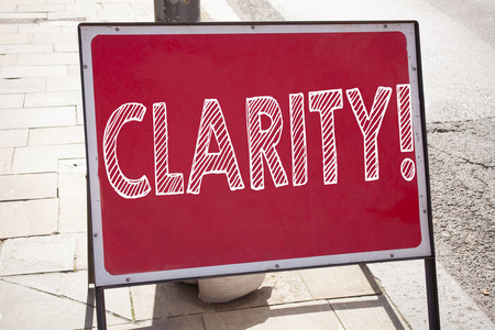 手写文字字幕启发显示清晰的概念含义清晰的信息写在旧的公告路标与