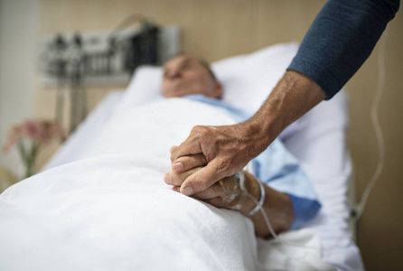 一个生病的老人住在医院, 原来的 photoset照片