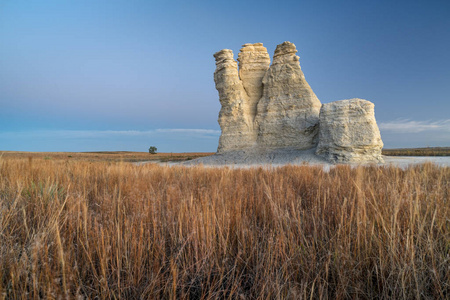 在堪萨斯州大草原的城堡岩