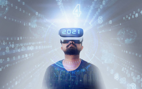 戴 Vr 虚拟现实眼镜的家伙2021