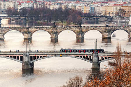 布拉格伏尔塔瓦河桥景观观