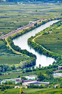 意大利的河流和公路图片