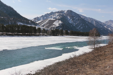 俄罗斯 Katun 河早春冰融