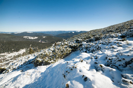 美丽的冬山。雪 natiaonal 自然公园