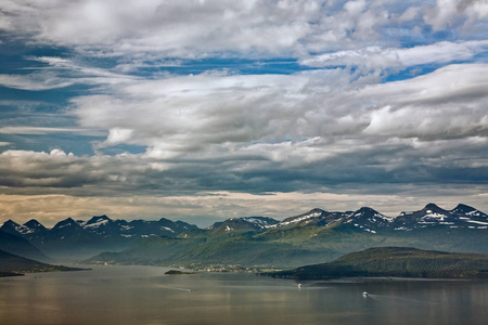 Cloudscape 在莫尔德的山上, 挪威