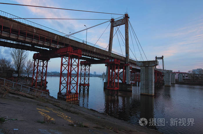 是世界上第一座钢筋混凝土梁斜拉桥.乌克兰, 基