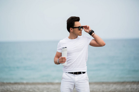 墨镜男子保镖图片