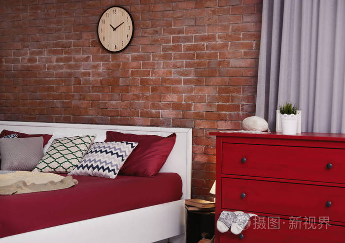 现代居室室内与舒适的床上