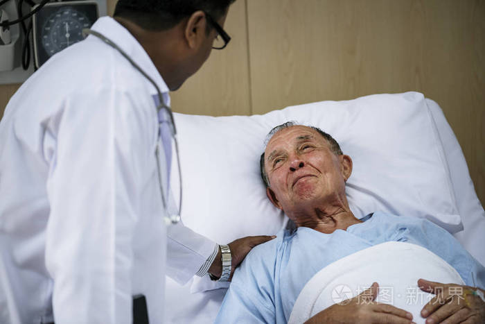 一个生病的老人住在医院, 原来的 photoset照片-正版商用图片02tp82