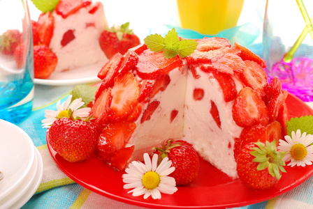 球状草莓蛋糕图片