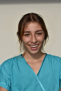 微笑的年轻女护士